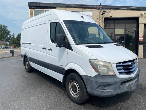 Used 2014 Freightliner Sprinter 2500 RWD image 33
