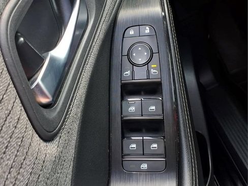 Used 2023 Nissan Rogue SV AWD/4WD image 17