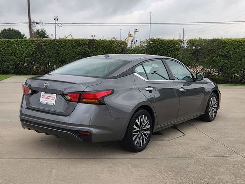 Used 2025 Nissan Altima 2.5 SV FWD image 5