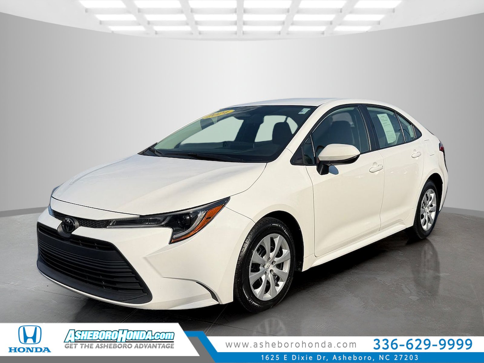 Used 2024 Toyota Corolla LE FWD image 1