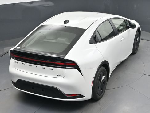 New 2026 Toyota Prius LE image 31