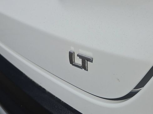 Used 2026 Chevrolet Trax LT w/ LT Convenience Package FWD image 16