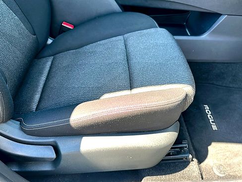 Used 2024 Nissan Rogue SV FWD image 25