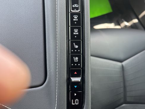 Used 2024 Chevrolet Corvette Stingray Preferred Cpe w/ Battery Protection Package RWD image 27