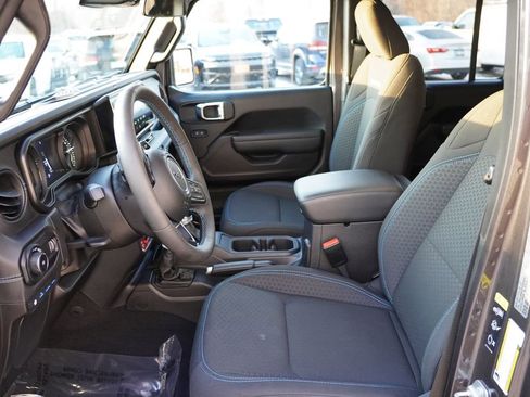 Certified 2025 Jeep Wrangler Unlimited Rubicon 4xe w/ Safety Group image 16