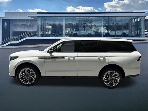 New 2026 Lincoln Navigator Reserve AWD/4WD image 4