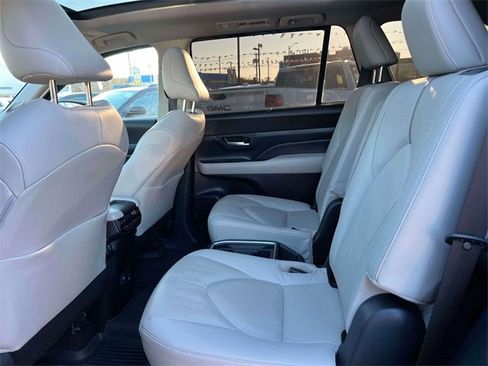 Used 2025 Toyota Grand Highlander Platinum image 12