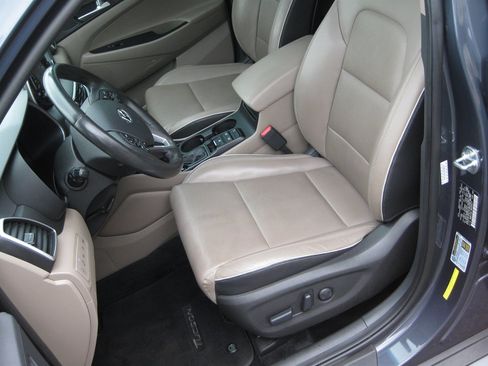 Used 2021 Hyundai Tucson Limited FWD image 16