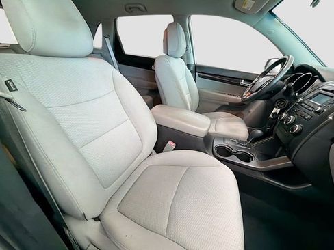 Used 2013 Kia Sorento LX image 27