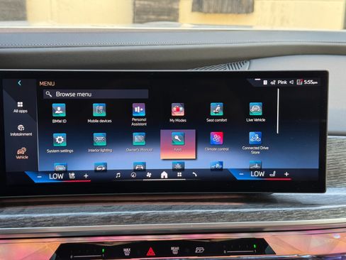 Used 2023 BMW 740i w/ Parking Assistance Package RWD image 29