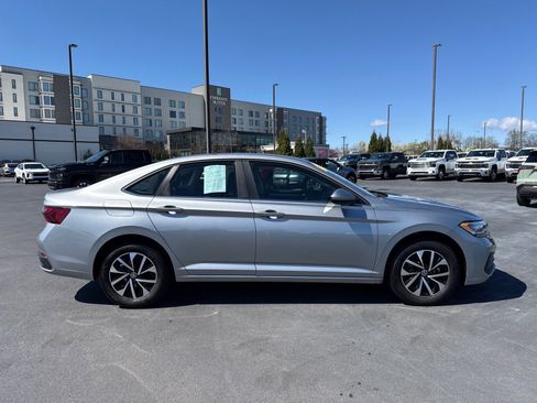 Used 2023 Volkswagen Jetta S image 2