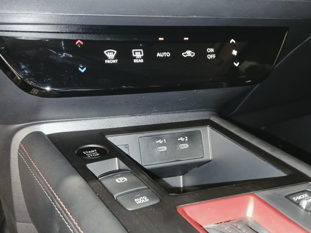 Used 2025 Nissan Kicks SR FWD image 19