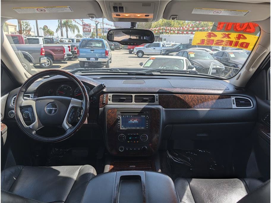 Used 2011 GMC Sierra 2500 Denali w/ Suspension Package, Off-Road AWD/4WD image 6