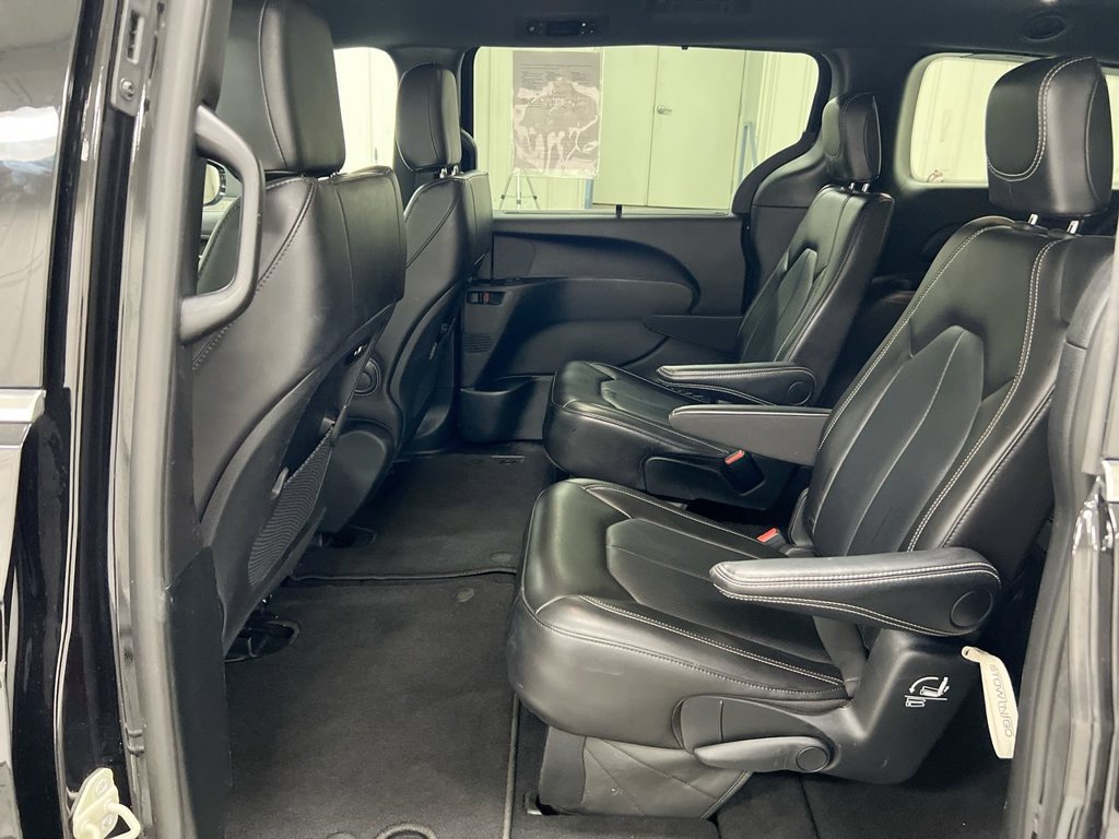 Used 2025 Chrysler Pacifica Select FWD image 22