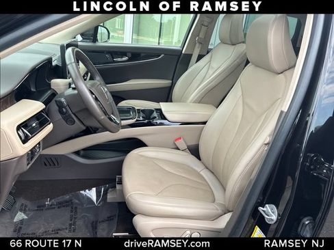 Used 2022 Lincoln Nautilus Reserve AWD/4WD image 11