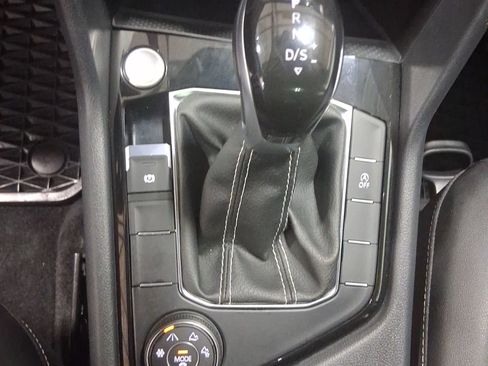 Used 2023 Volkswagen Taos SE w/ Panoramic Sunroof Package image 27