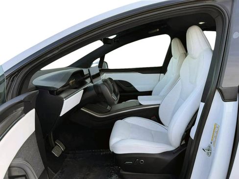 Used 2023 Tesla Model X Plaid image 9