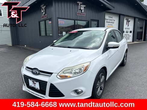 Used 2014 Ford Focus SE w/ SE Sport Package FWD image 1