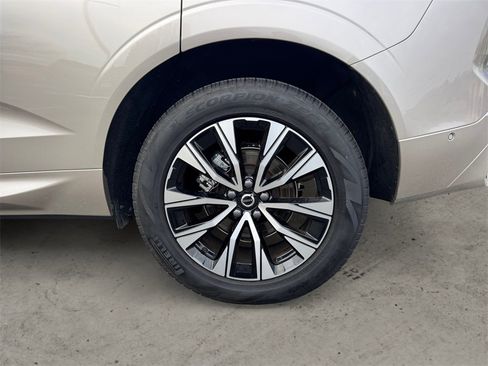 Certified 2025 Volvo XC60 B5 Plus image 7