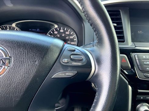Used 2020 Nissan Pathfinder SV AWD/4WD image 22