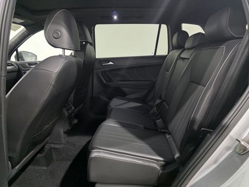 Used 2022 Volkswagen Tiguan SE R-Line image 10