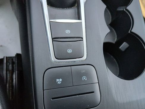 Used 2022 Ford Escape SE FWD image 25