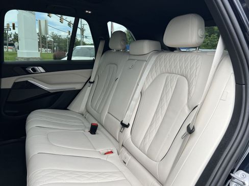 Used 2024 BMW X5 xDrive40i w/ M Sport Package AWD/4WD image 25