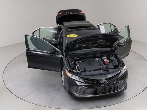 Used 2018 Toyota Camry XLE FWD image 45