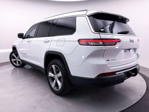 Used 2021 Jeep Grand Cherokee L Limited w/ Luxury Tech Group II image 2