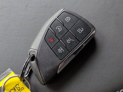 Used 2025 GMC Yukon Denali RWD image 27