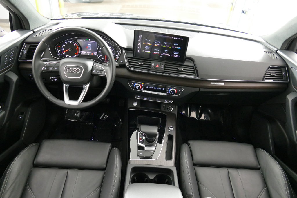 Used 2023 Audi Q5 2.0T Premium w/ Convenience Package AWD/4WD image 16