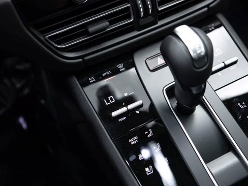 Certified 2026 Porsche Macan Turbo AWD/4WD image 29