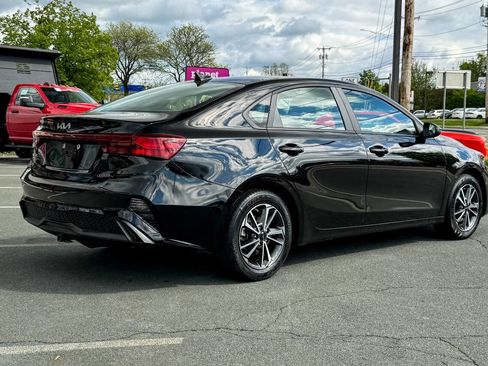 Used 2022 Kia Forte LXS w/ LXS Technology Package FWD image 4