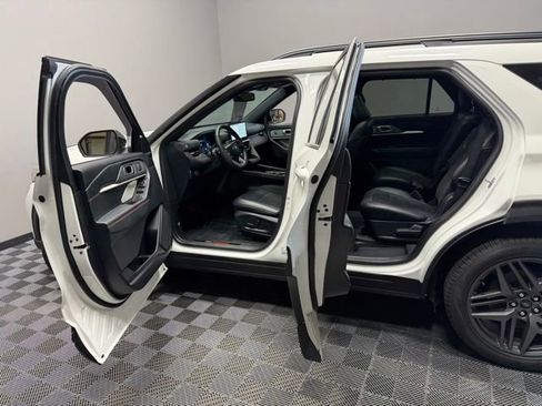 Used 2025 Ford Explorer ST AWD/4WD image 12