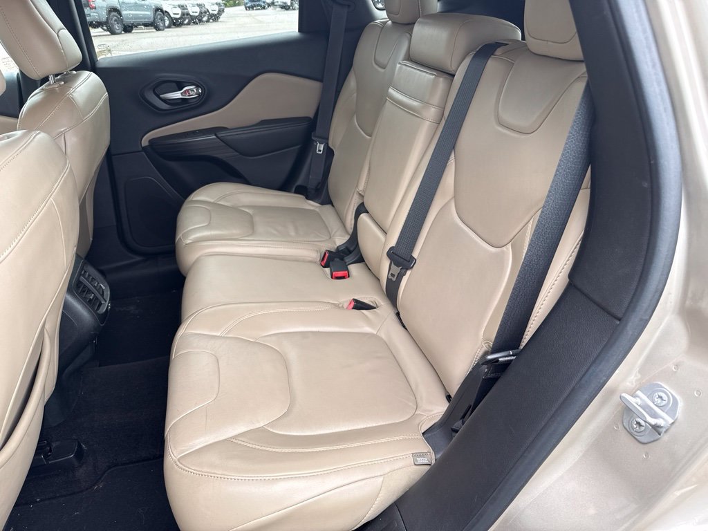 Used 2015 Jeep Cherokee Limited AWD/4WD image 12