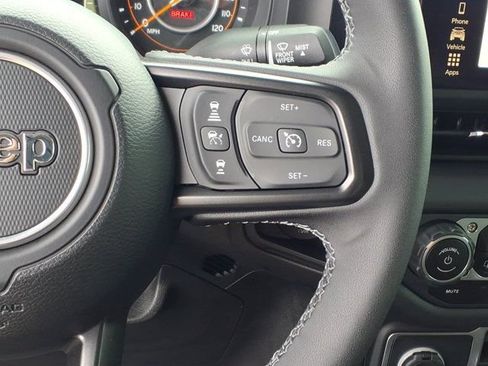 Used 2025 Jeep Gladiator Mojave w/ Steel Bumper Group AWD/4WD image 18