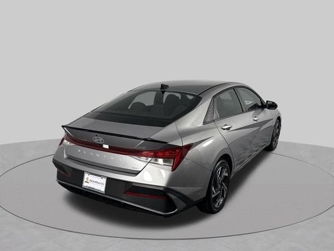 Used 2025 Hyundai Elantra SEL FWD image 43