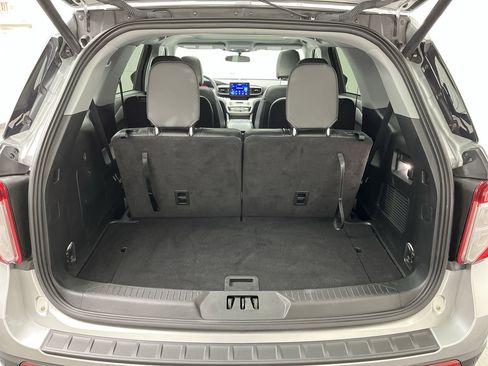 Used 2023 Ford Explorer XLT w/ Equipment Group 202A image 33