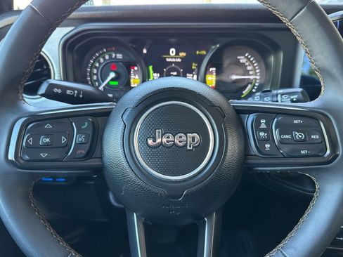 Used 2024 Jeep Wrangler Unlimited AWD/4WD image 36