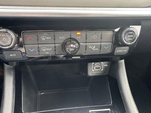 Used 2025 Jeep Compass Limited image 25