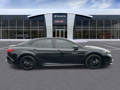 Used 2025 Toyota Camry LE image 6