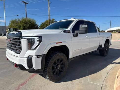 Used 2025 GMC Sierra 2500 AT4 w/ AT4 Premium Plus Package AWD/4WD image 8