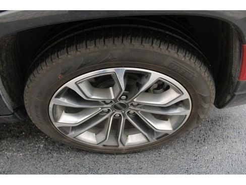 Used 2023 Jeep Grand Wagoneer Series III image 9