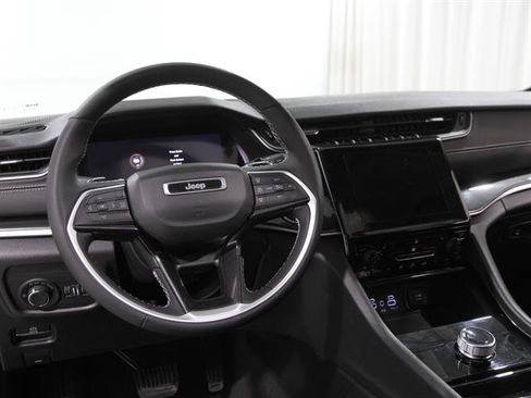 Used 2023 Jeep Grand Cherokee Laredo w/ Luxury Tech Group I image 6