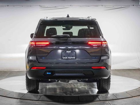 Used 2023 Jeep Grand Cherokee Trailhawk image 5