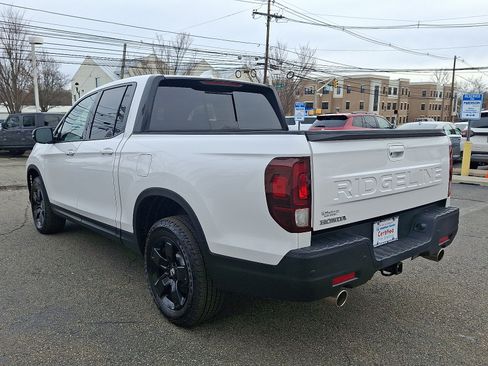 Certified 2025 Honda Ridgeline Black Edition image 9