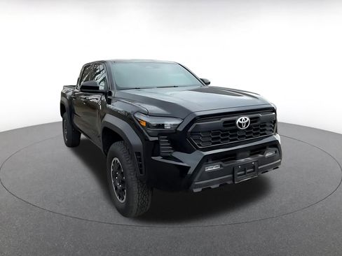 Used 2025 Toyota Tacoma TRD Off-Road AWD/4WD image 3