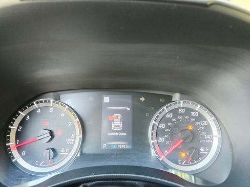 Used 2020 Toyota Highlander LE FWD image 13