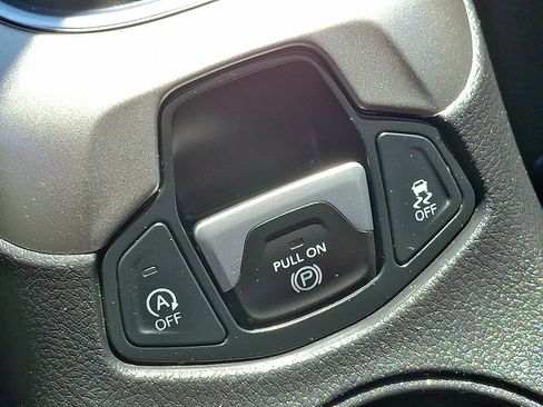 Used 2019 Jeep Compass Latitude w/ Popular Equipment Group AWD/4WD image 25