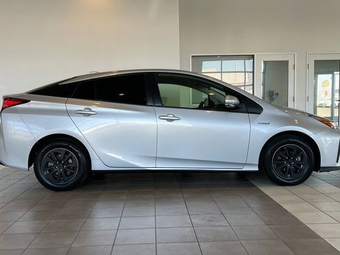 Certified 2021 Toyota Prius LE image 3